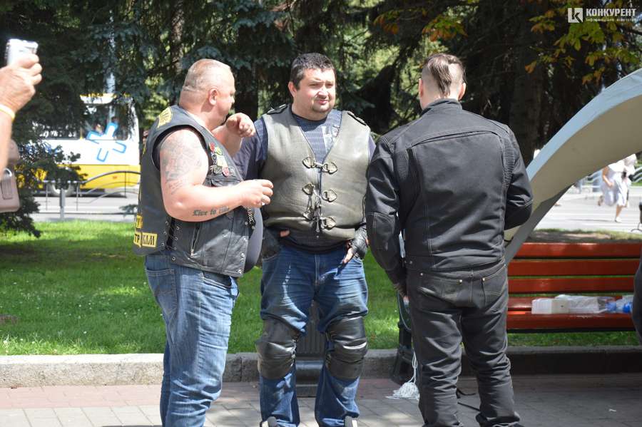 На Театральній площі Луцька зібралися байкери