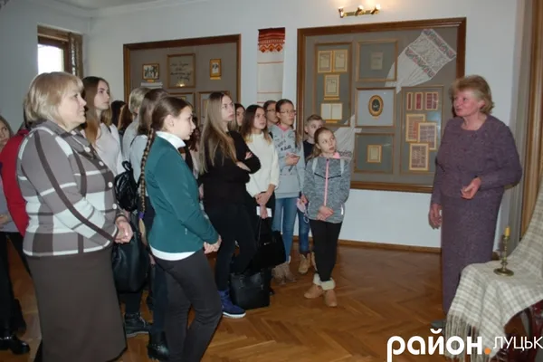 Луцькі школярі побували в музеї Лесі Українки (фото) 