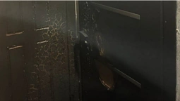 Помстився: у Луцьку молодик із Сум підпалив двері сусідам (фото)