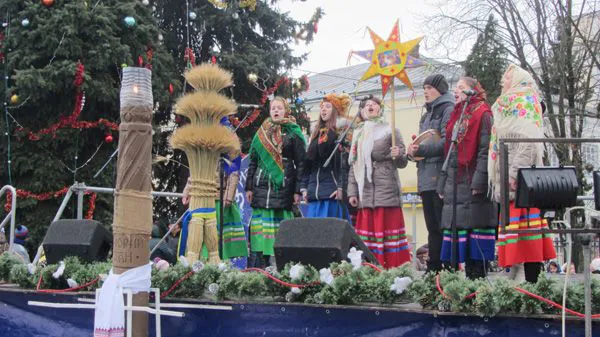 Унікальні колядки і цікаві забави: програма етнофестивалю в Луцьку