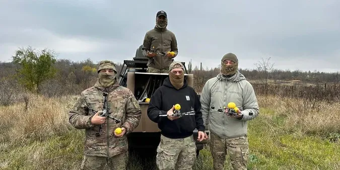 Чоловік, який знайшов ЗСУ-лимон від Monobank, розділив 3 млн грн між двома бригадами