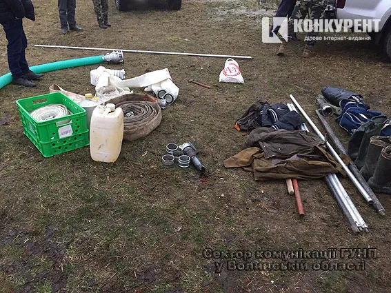На Волині затримали шістьох бурштинокопачів із Луцька та району