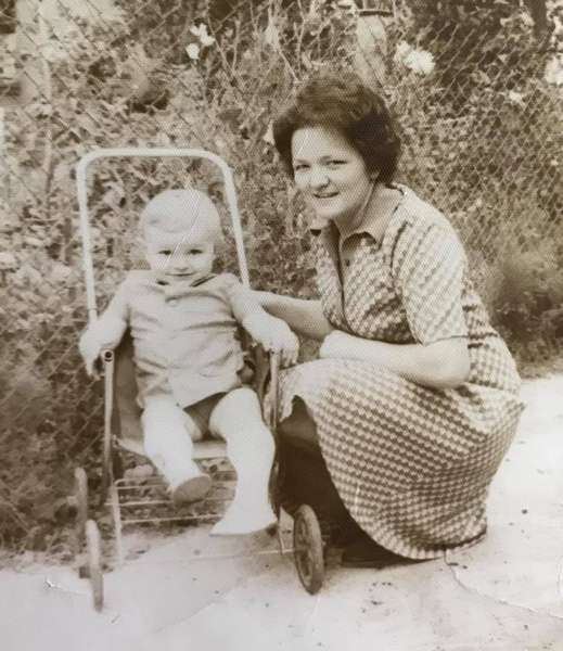 День матері: волинський фейсбук наповнений словами вдячності та любові (фото)