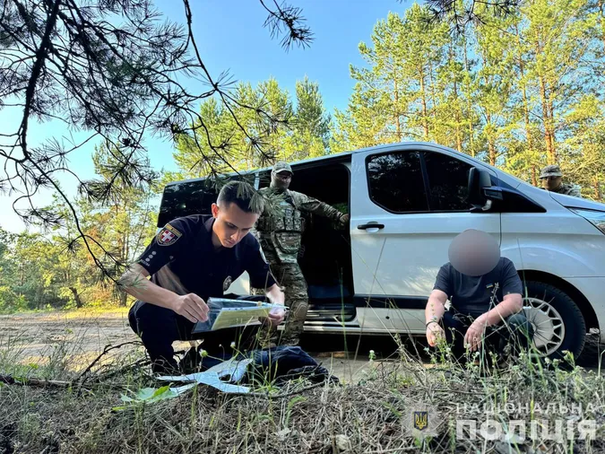 На Волині затримали групу озброєних наркоділків (фото, відео)