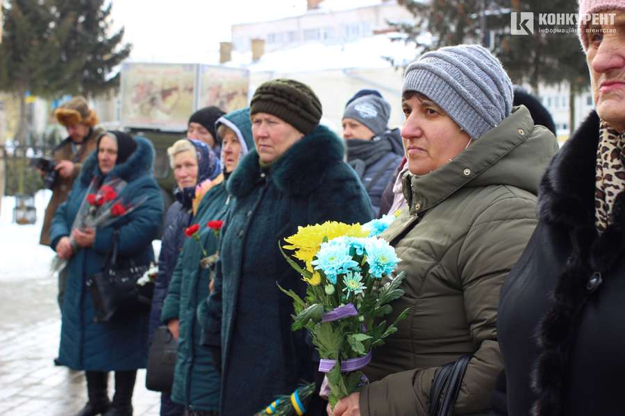 Лучани вшанували загиблих у боях під Дебальцево (фото)