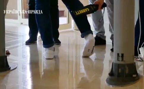 У Трускавці перед приїздом Зеленського роззули нових депутатів
