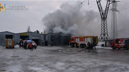 Врятували вантажівку: повідомили подробиці пожежі на СТО в Луцьку (фото, відео)