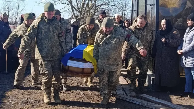 Назавжди 33: на Волині попрощалися із загиблим захисником Віктором Вавринюком