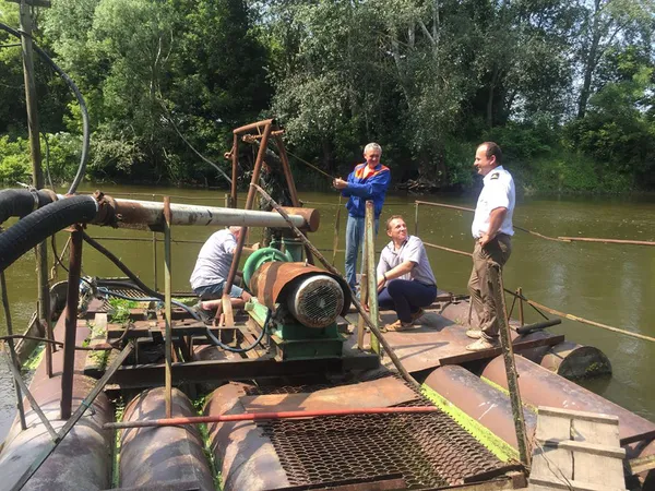 У Луцьку на водозаборі встановили пристрій для захисту риб (фото)