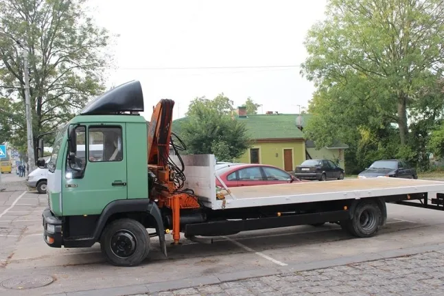 Чому луцький евакуатор їздить на номерах від Land Rover