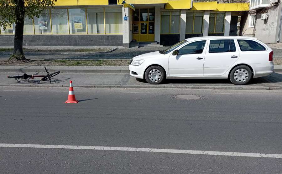 Велосипедист був п'яний: деталі ДТП у центрі Луцька (фото, відео)