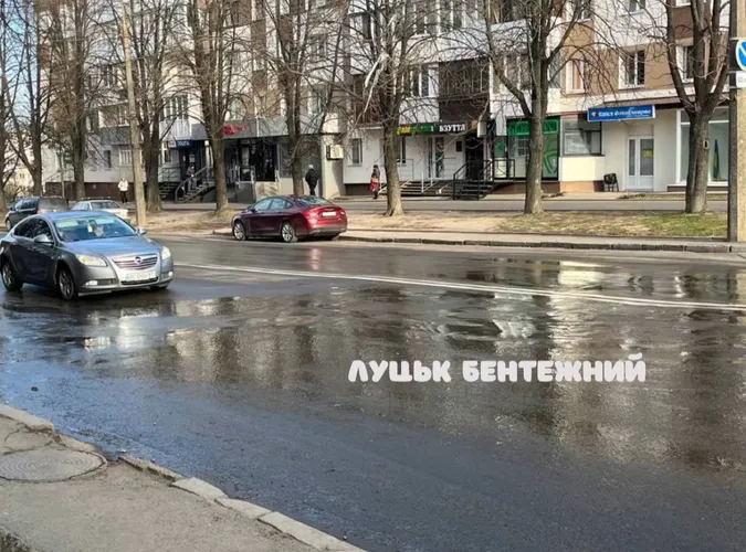 У Луцьку затопило проспект Відродження (фото)