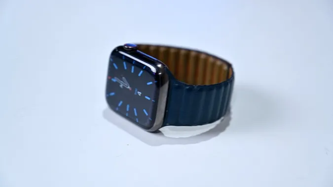Шкіряні ремінці для годинників Apple