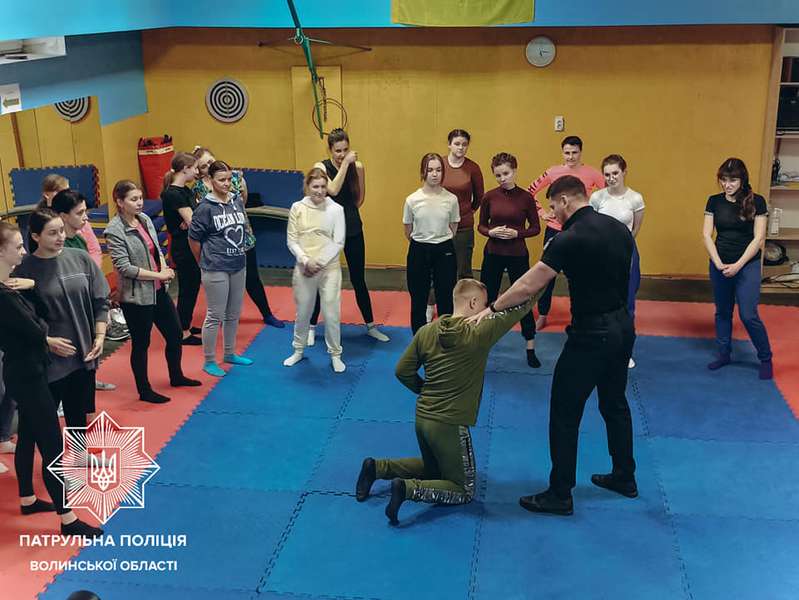 Для жінок і чоловіків: у Луцьку стартували курси із самооборони (фото)