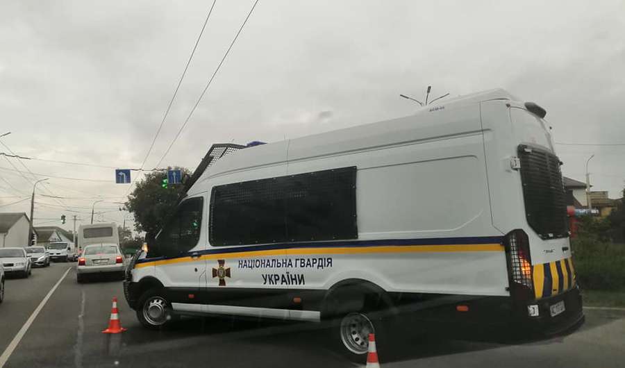 У Луцьку спецавтомобіль нацгвардійців зіткнувся з маршруткою (фото)