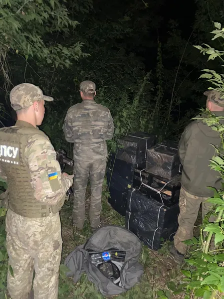 На Любомльщині «на гарячому» затримали двох контрабандистів з човном (фото)