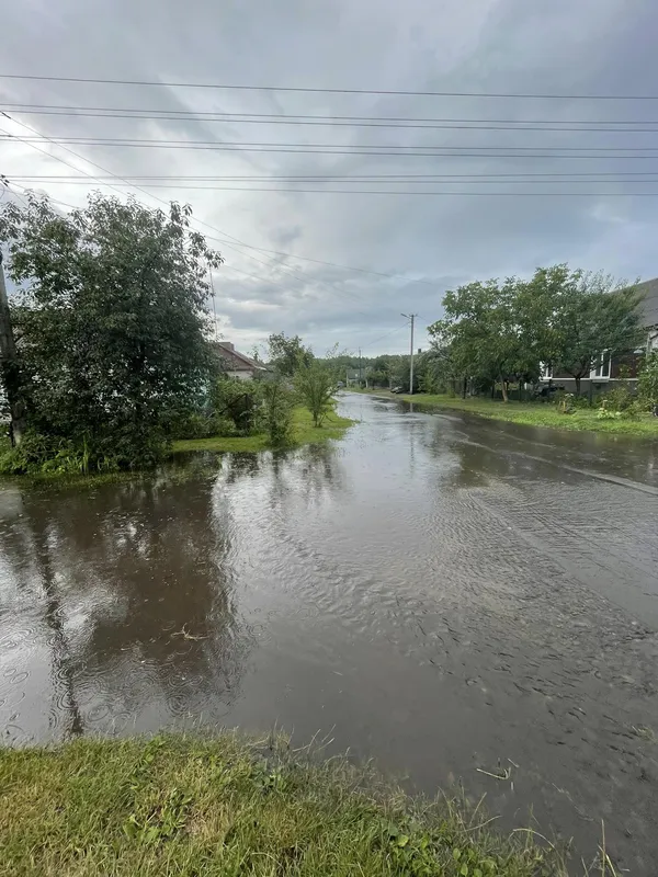 У Ківерцях після дощу вулиця пішла під воду (фото)