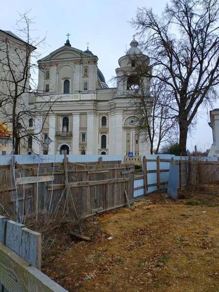 Цвинтар, радянський модернізм і трохи заздрості: Луцьк очима туристки (фото)