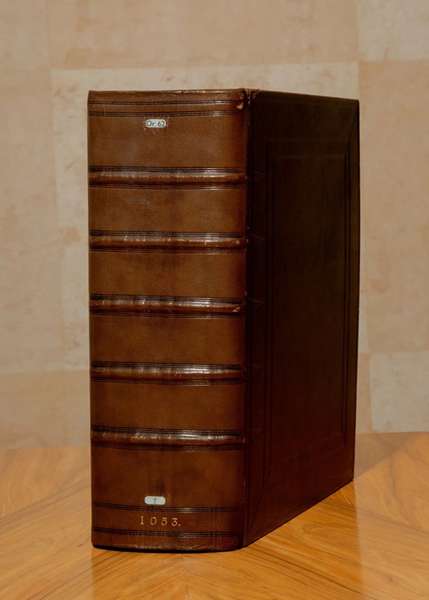 Найстарішу у світі єврейську Біблію виставили на аукціон (фото)