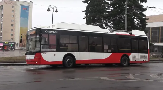 У Луцьку нарікають на громадський транспорт: що не так (відео)