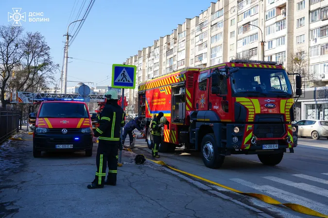 У Луцьку горів спорткомплекс на проспекті Президента Грушевського (фото)