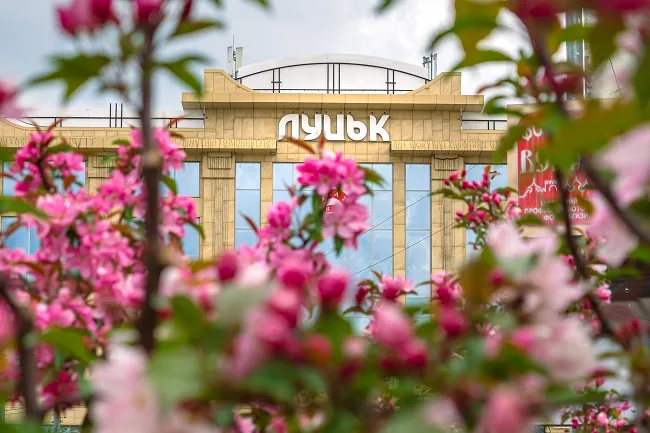 У центрі Луцька розквітнув «райський сад» (фото)