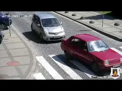 На перехресті в Луцьку – аварія: зіткнулися два легковики (відео)