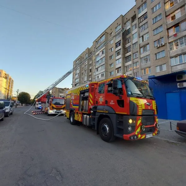 Від сигарети зайнялись речі на балконі: деталі пожежі луцькій багатоповерхівці (фото)