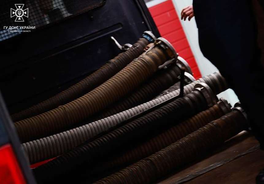 Німецькі волонтери передали пожежно-технічне обладнання волинським рятувальникам (фото)