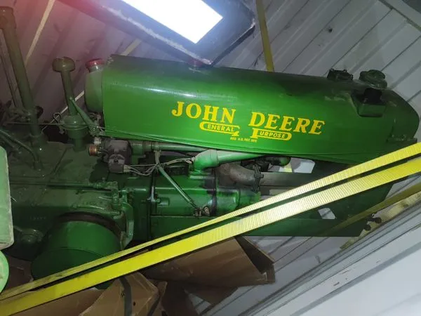 Через «Ягодин» хотіли провезти раритетний трактор John Deere 1938 року (фото)