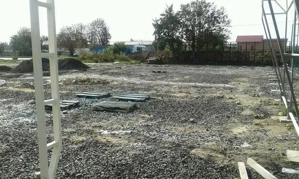 У Луцьку підприємець без дозволу будує тенісні корти (фото)