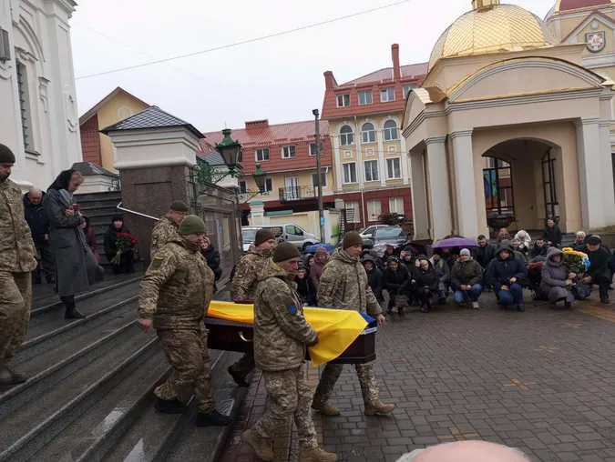 У Луцьку попрощалися із загиблим воїном Євгеном Пришвою (фото)