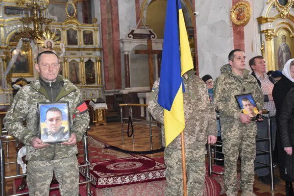 У Луцьку попрощалися з Героями Валентином Кравцем та Максимом Діковим (фото)