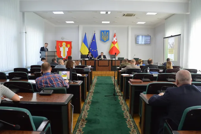 Підсумки виконкому: гарячі батареї, сльози «Луцьктепла» та золоті труби