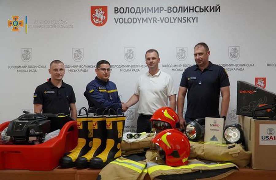 Володимирським рятувальникам передали спецобладнання на майже пів мільйона гривень (фото)