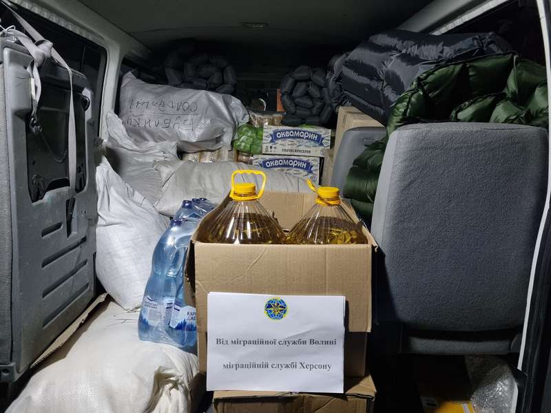 Волинські міграційники передали гуманітарну допомогу в Херсон (фото)