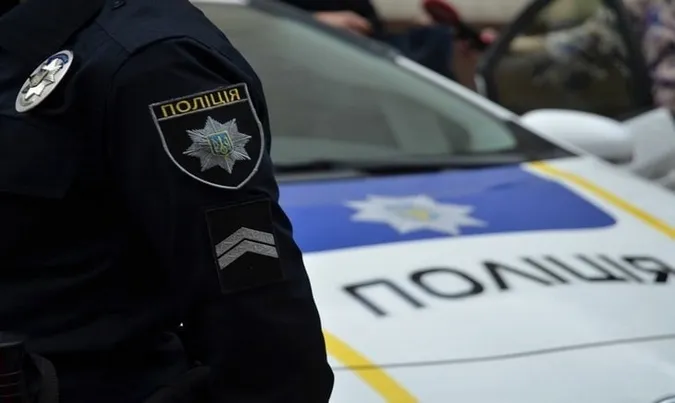 На Волині патрульні допомогли розгубленій літній жінці повернутися додому