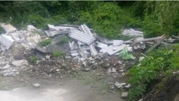 У Луцьку біля річкового порту виявили стихійне сміттєзвалище (фото)