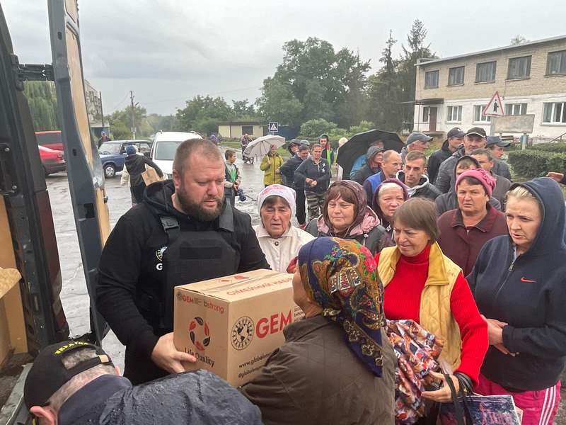 Volunteers deliver humanitarian aid to civilians in the hottest spots on the map. | Personal photo archive of Andriy Negrych