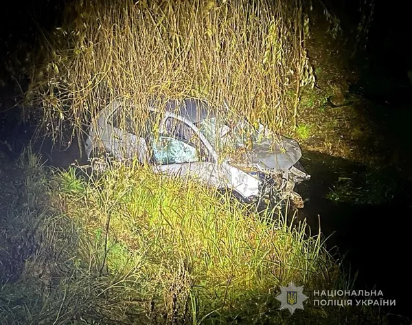 На Волині авто злетіло з мосту у річку, є травмовані (фото)