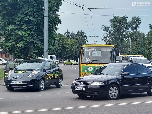 У Луцьку – ДТП біля істфаку: утворився затор (фото)