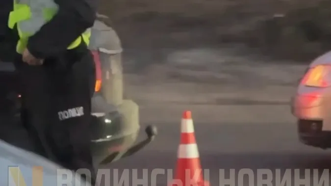 Не розминулись два легковики: у Луцьку на Дубнівській – аварія (відео)