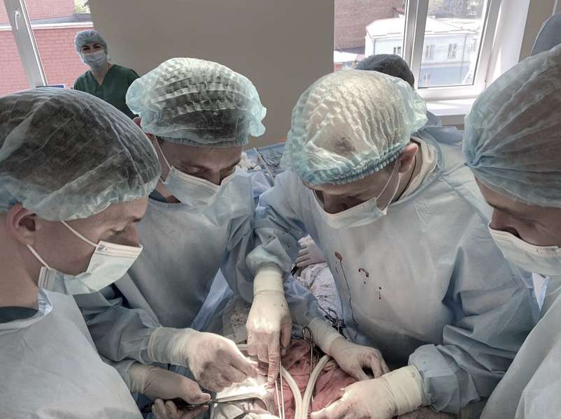 У Ковелі хірурги чотири години рятували чоловіку ноги (фото)
