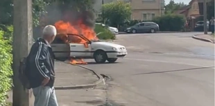 У Луцьку на ЛПЗ посеред вулиці загорілась автівка (відео)