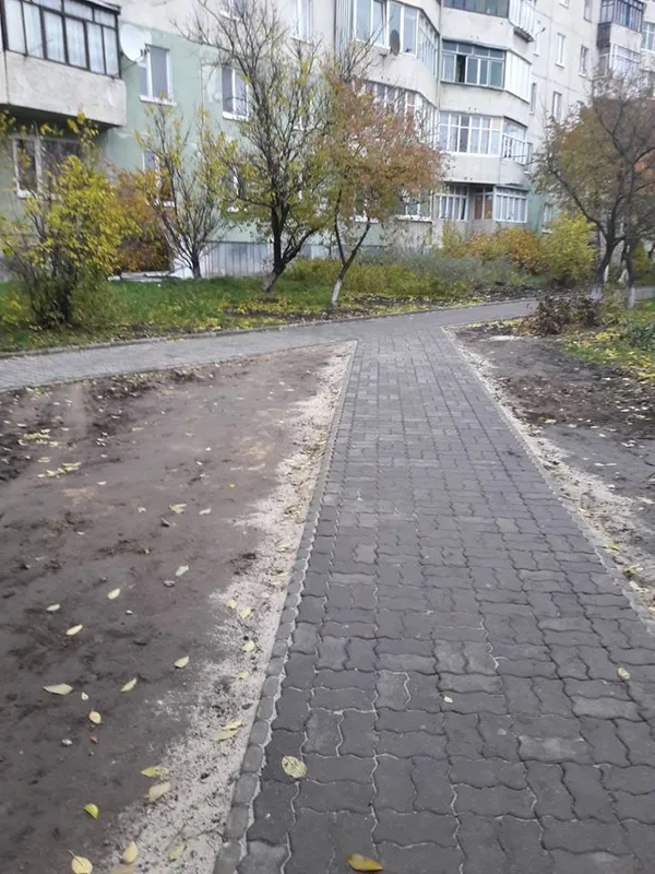 На Кравчука відремонтували пішохідну доріжку (фото)