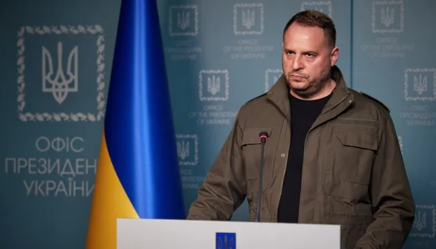 Кількість зброї в Україні зростає, але треба ще більше, – Єрмак