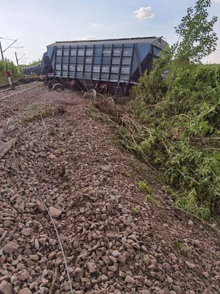 У Румунії з рейок зійшли 15 українських вагонів-зерновозів (фото)