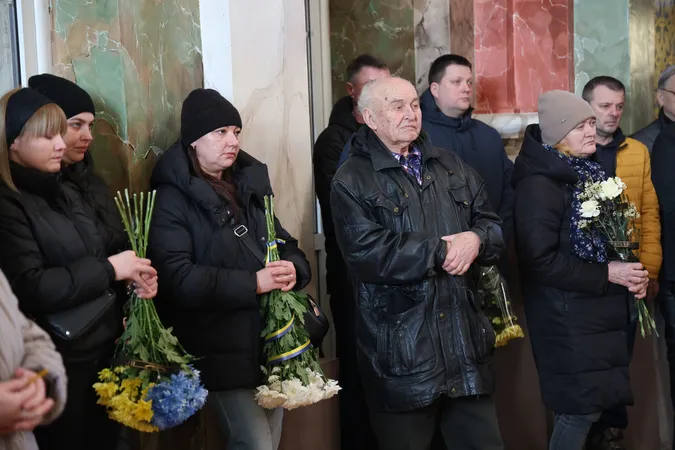 У Луцьку провели в останню дорогу Героя Олександра Круглікова (фото)
