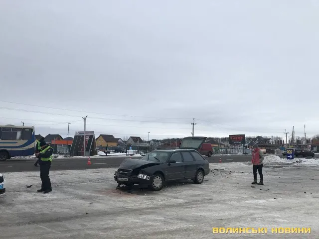 Під Луцьком на АЗС сталась аварія з потерпілими (фото, відео)