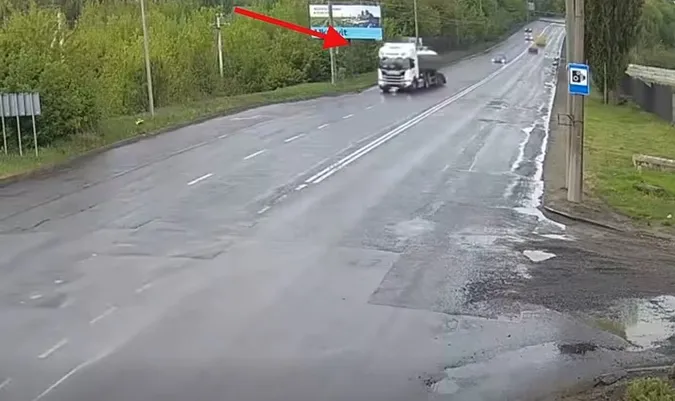У Луцьку на Львівській – ДТП: легковик врізався у вантажіку (відео)